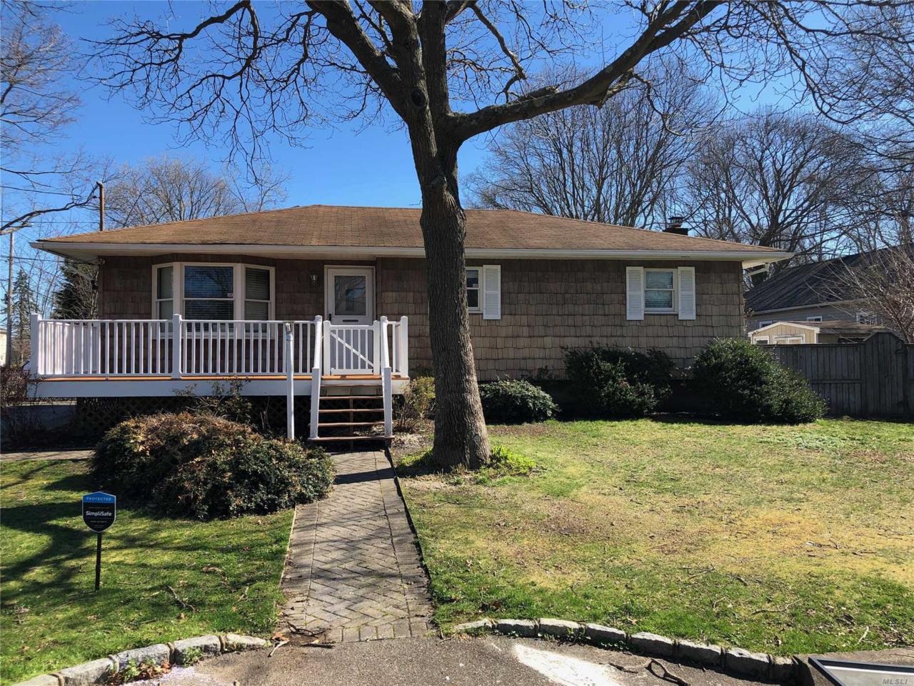16 Cedarwood Dr - Photo 1