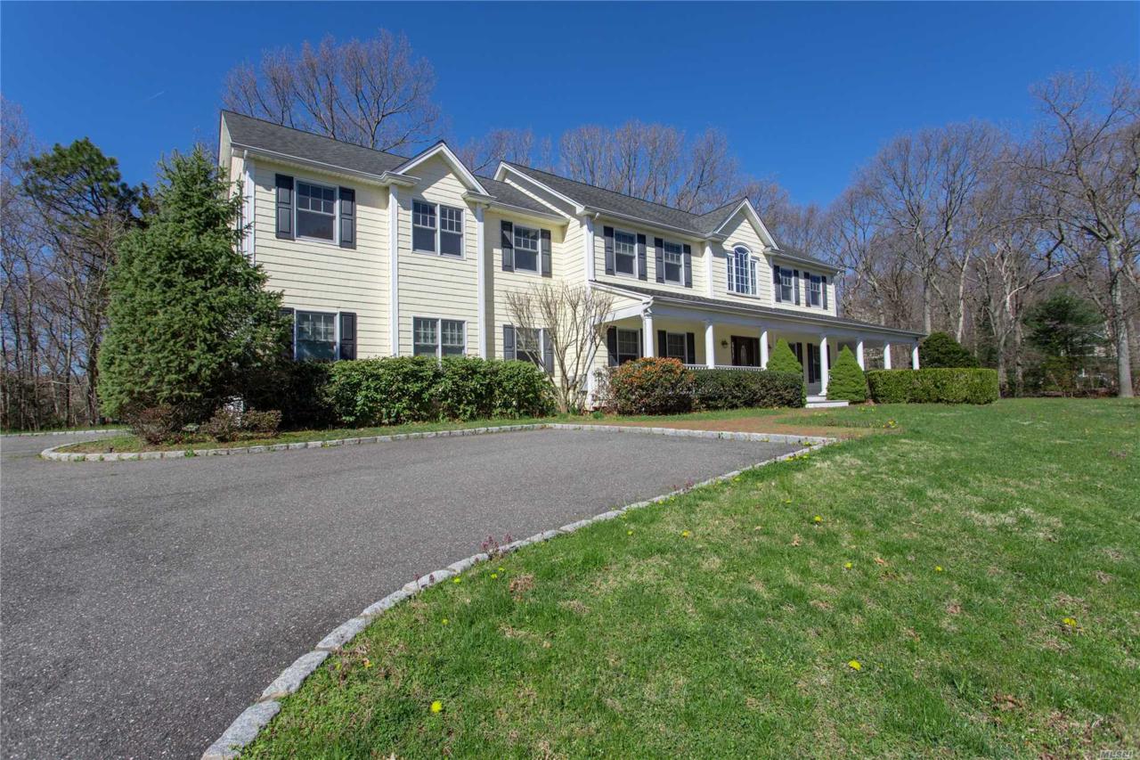 2 Suzanne Ct - Photo 1