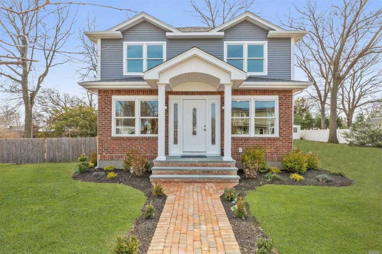 340 Paumanake Ave - Photo 1