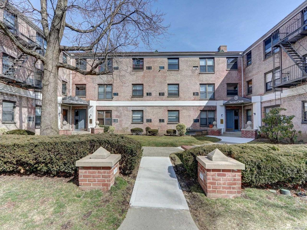 9 Terrace Cir - Photo 1