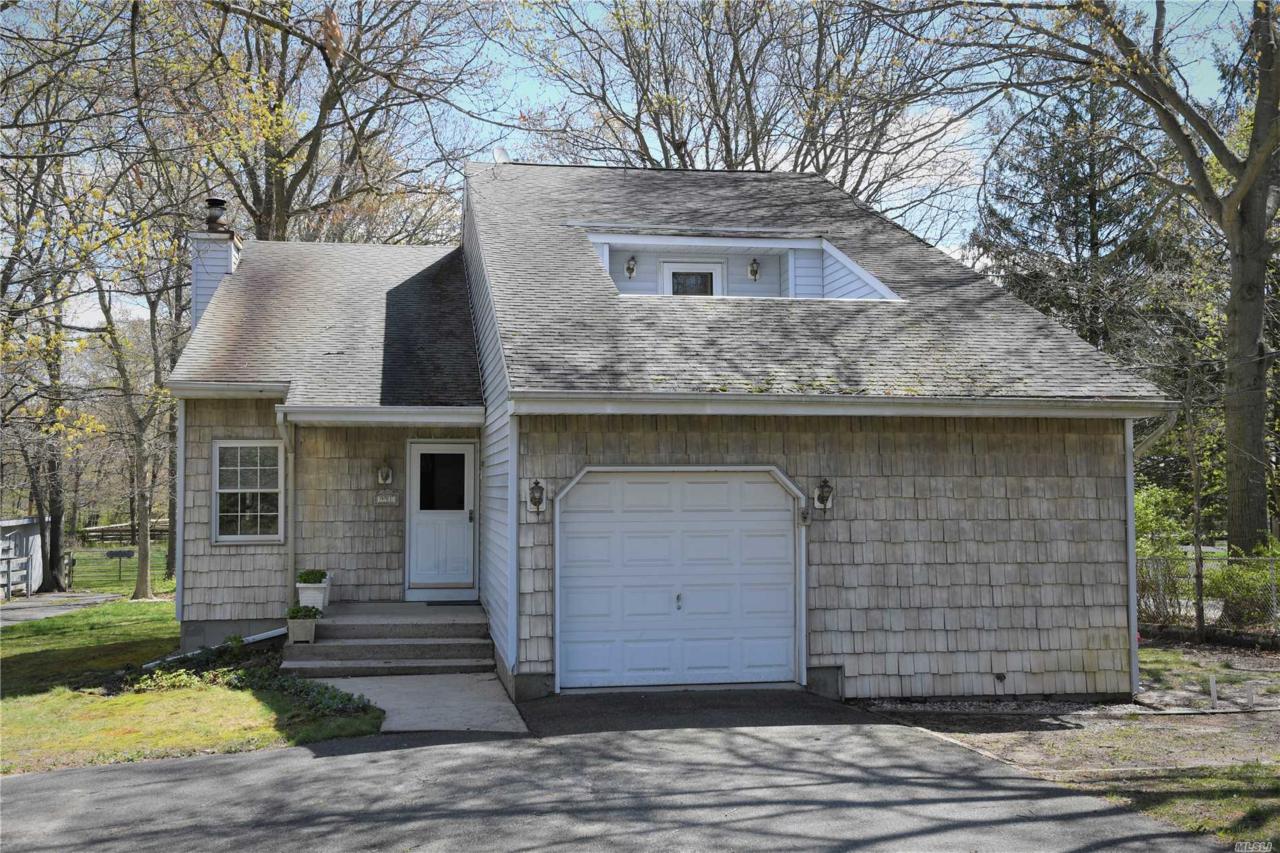 991 Connetquot Ave - Photo 1