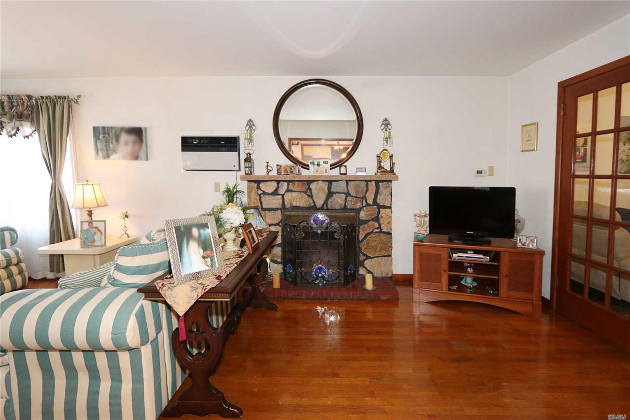 10-09 157th St - Photo 1