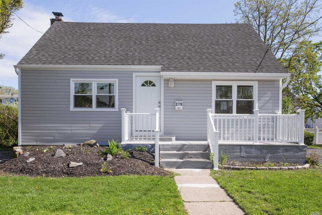 279 Mott Ave - Photo 1