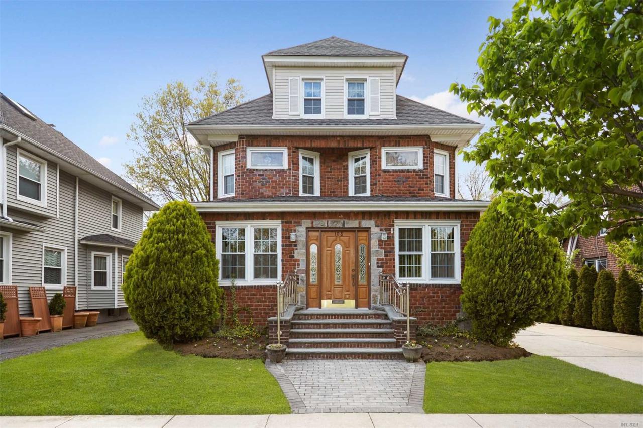 108 Roosevelt St - Photo 1