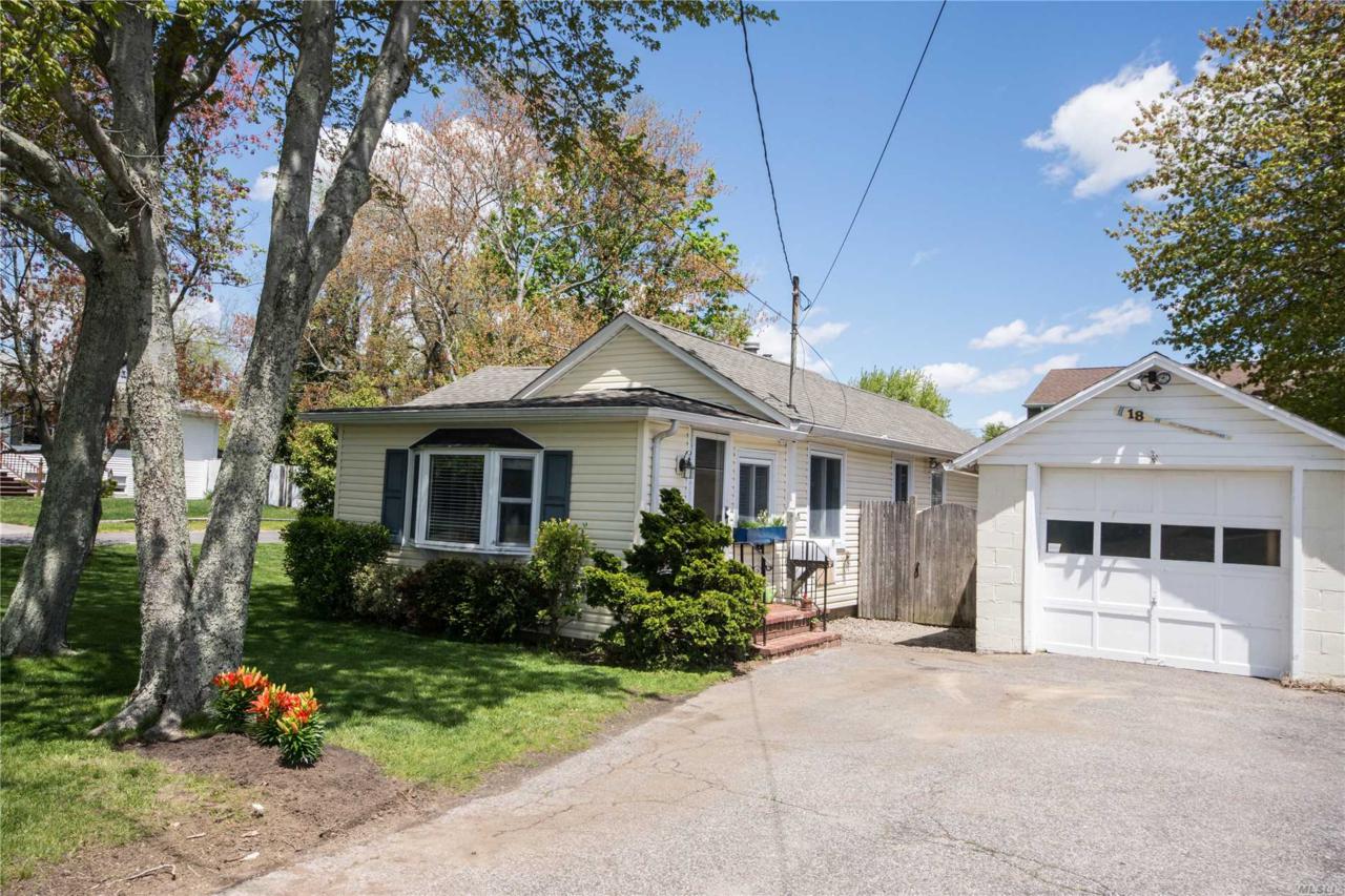 18 Oak Neck Rd - Photo 1