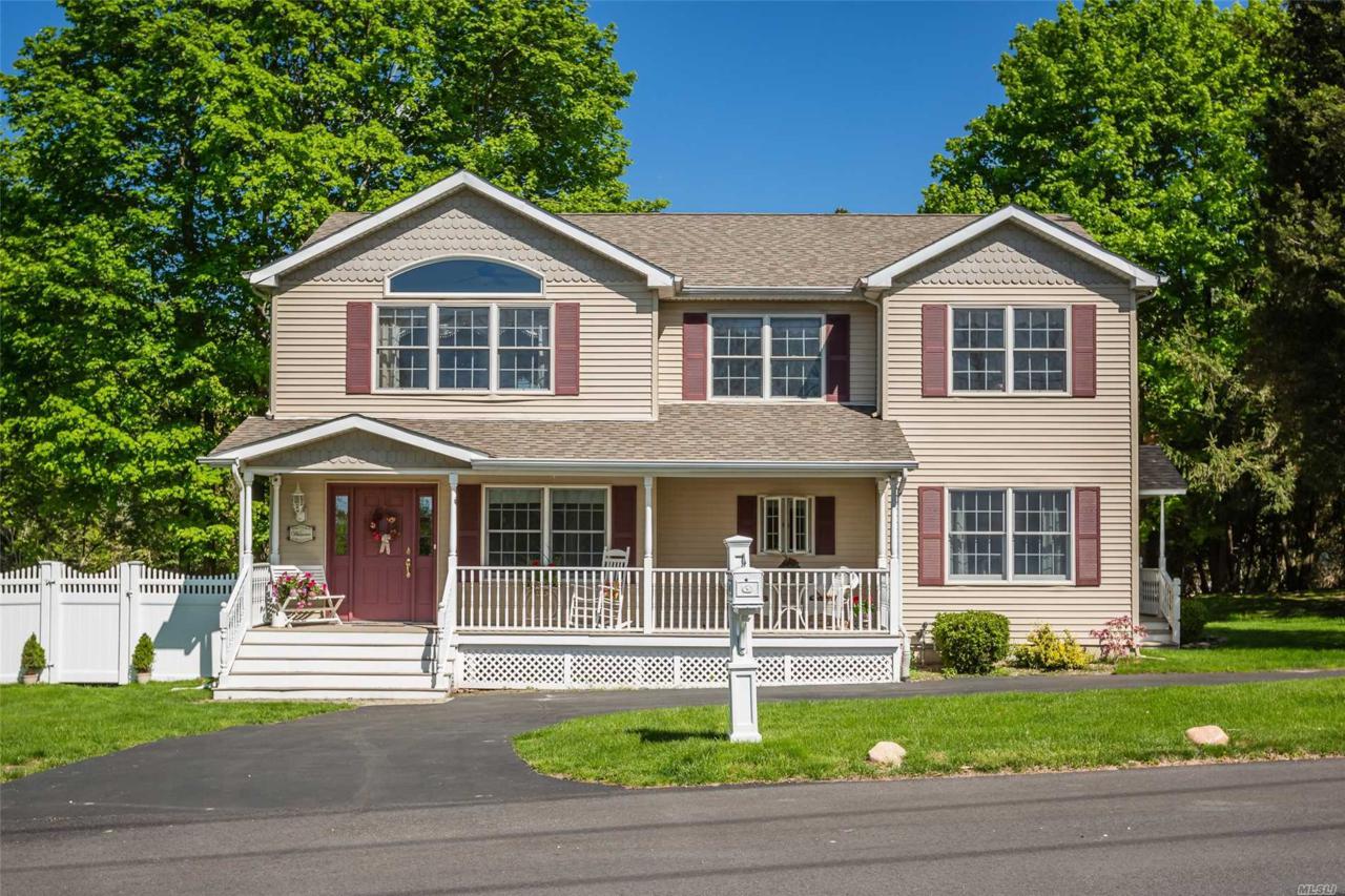 1 Willis Ave - Photo 1