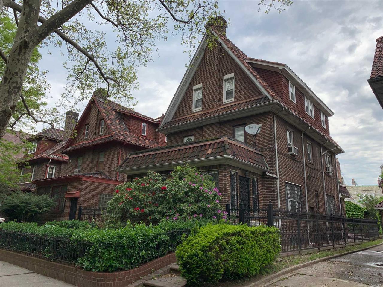 35-45 86 St - Photo 1