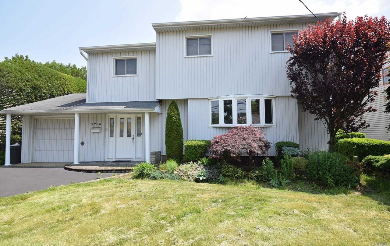 2785 Bellmore Ave - Photo 1