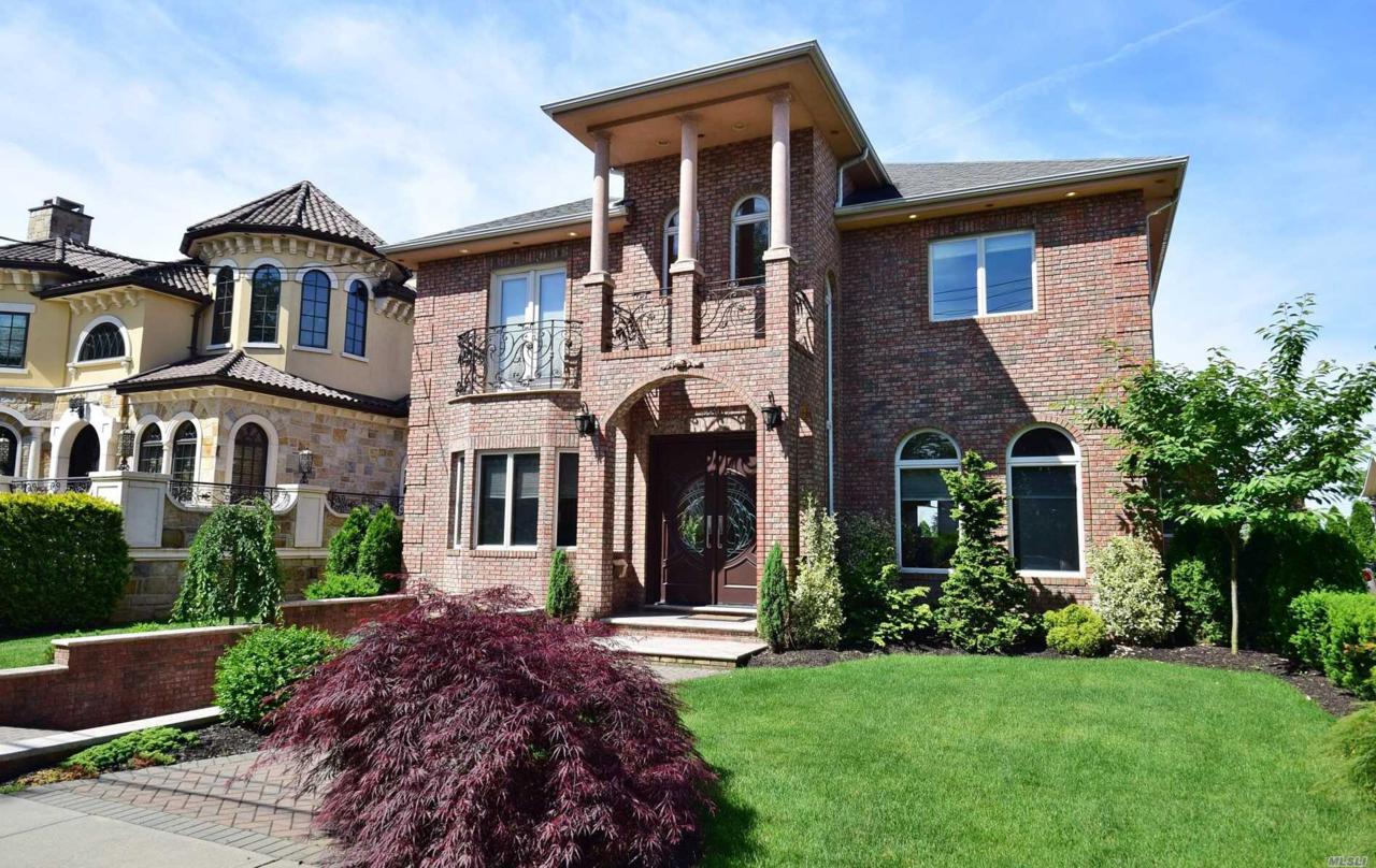 324 Parsons Blvd - Photo 1