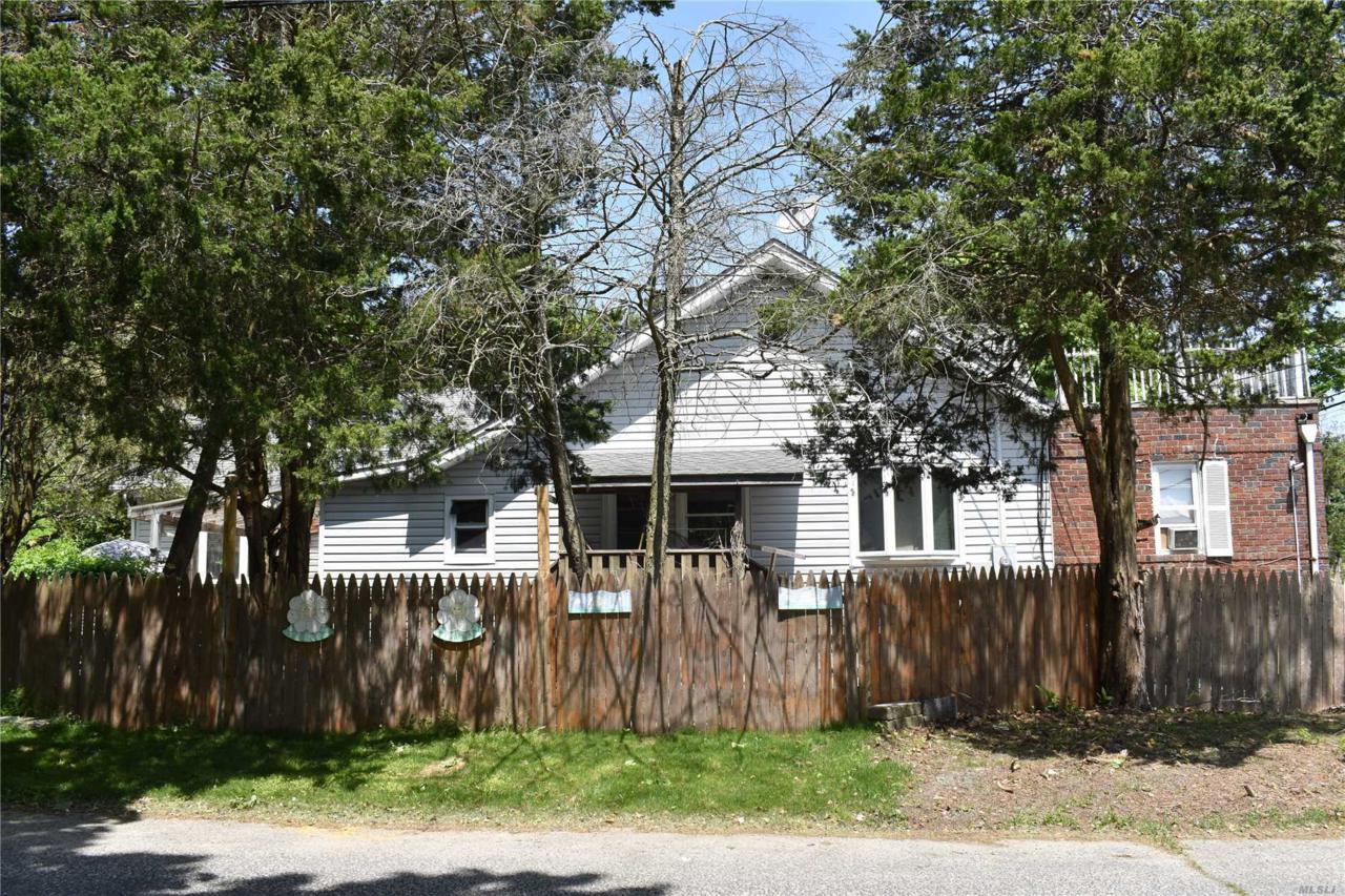 924 Greenlawn Ave - Photo 1