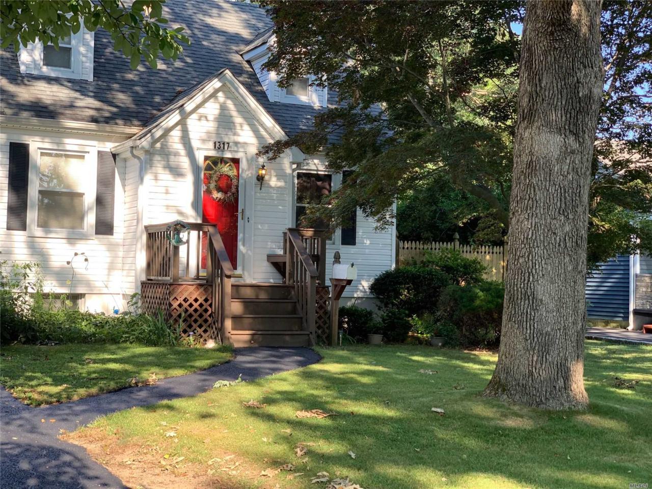 1317 Peters Blvd - Photo 1