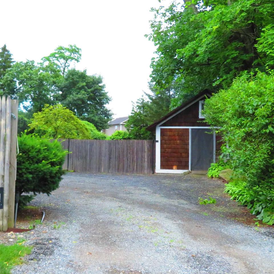 975 Oyster Bay Rd - Photo 1
