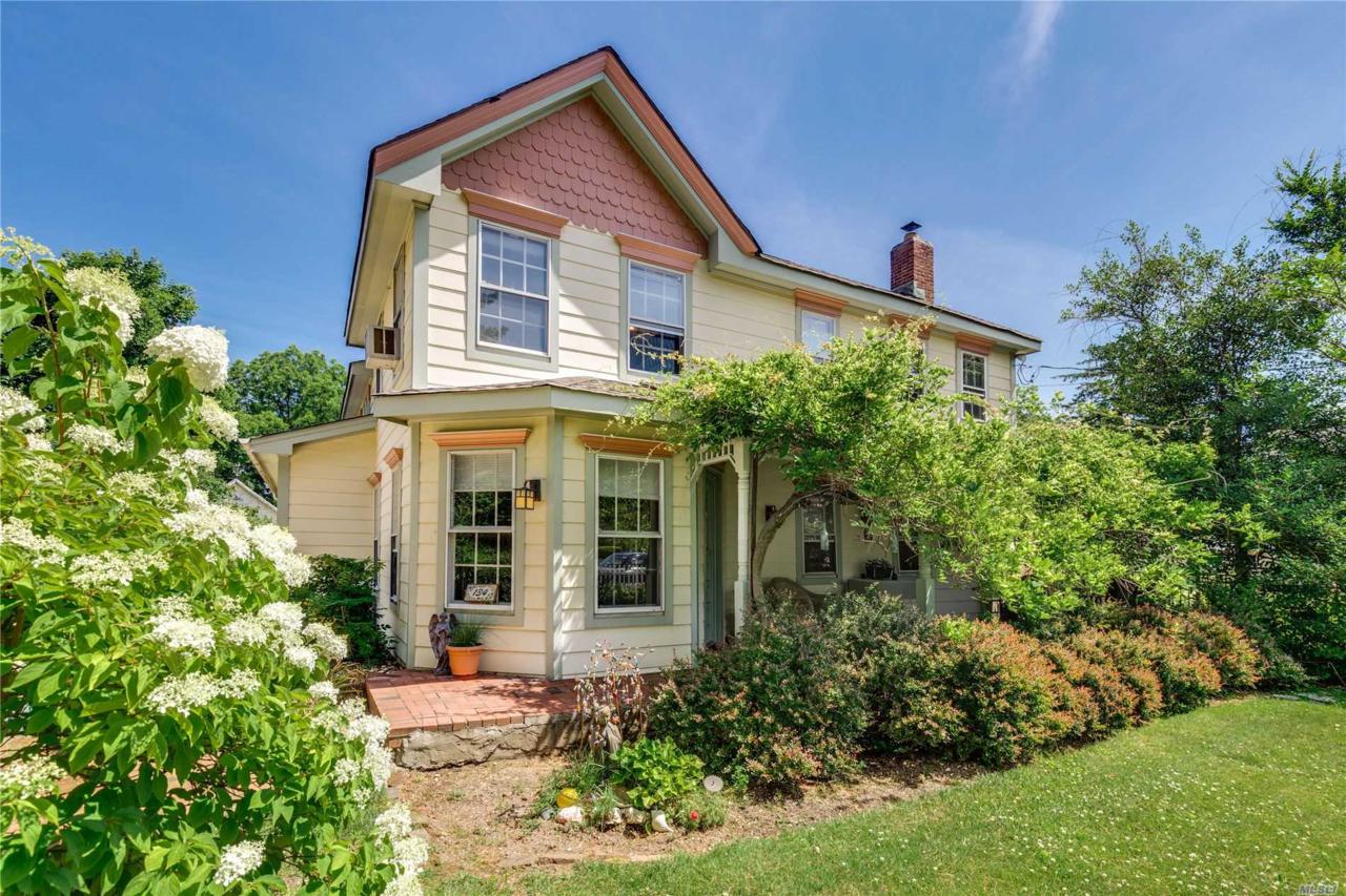 134 Ocean Ave - Photo 1