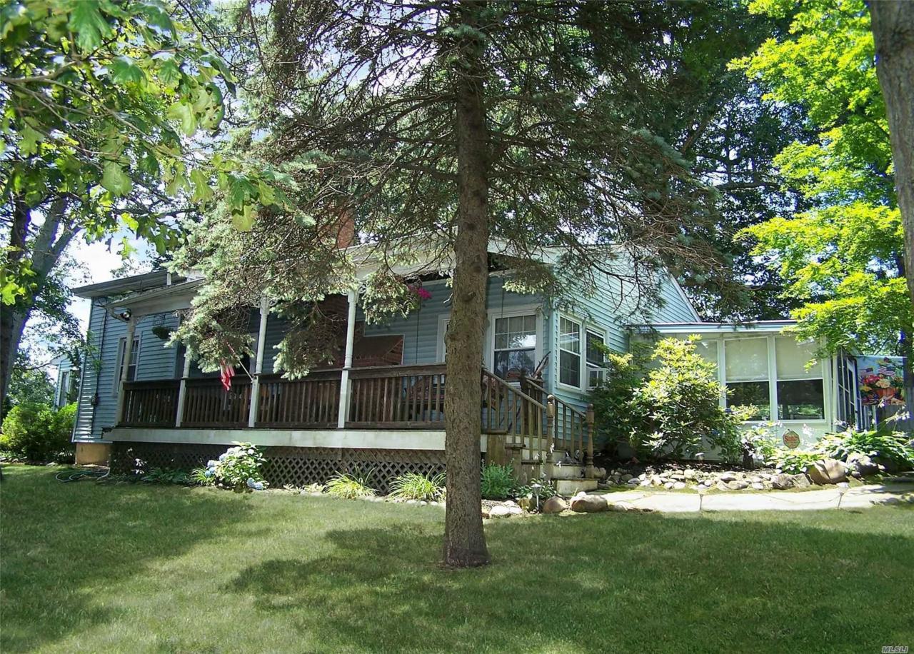 42 Ronkonkoma Ave - Photo 1