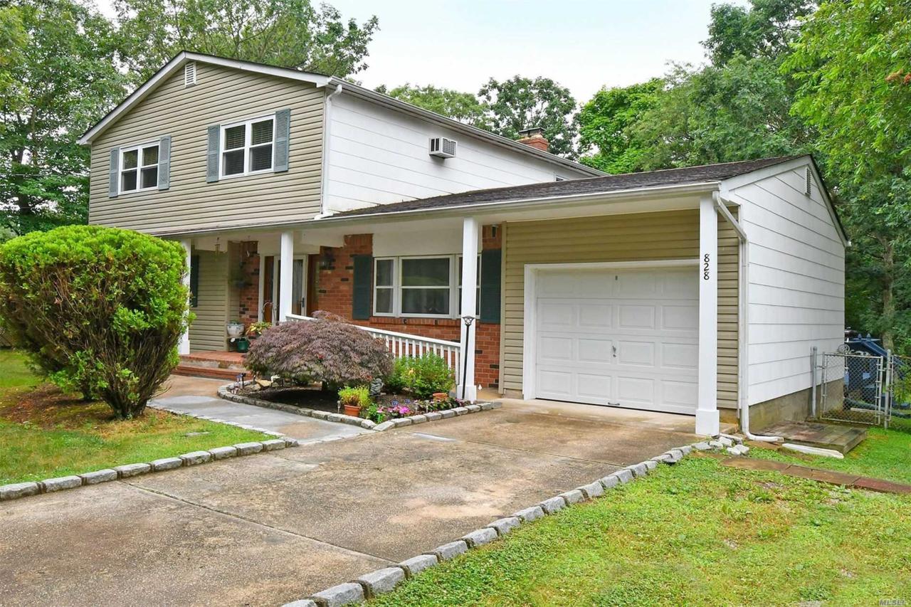 828 Old Medford Ave - Photo 1