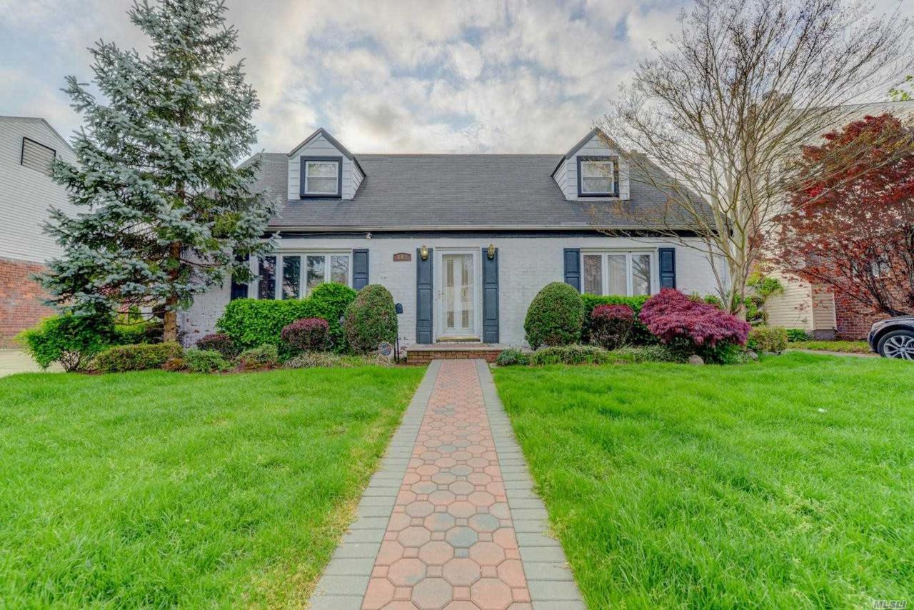 207 Sussex Rd - Photo 1