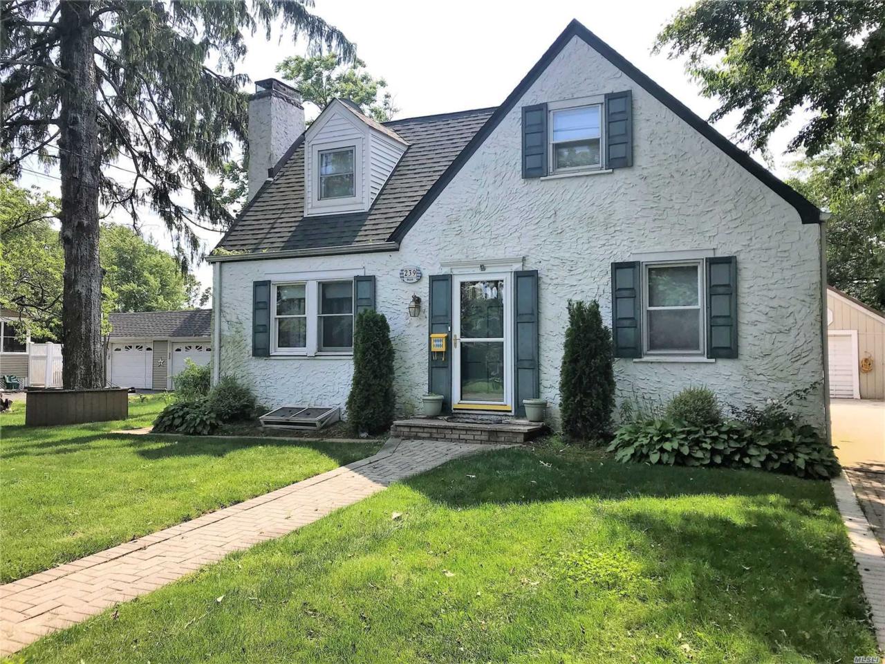 239 Broadway - Photo 1