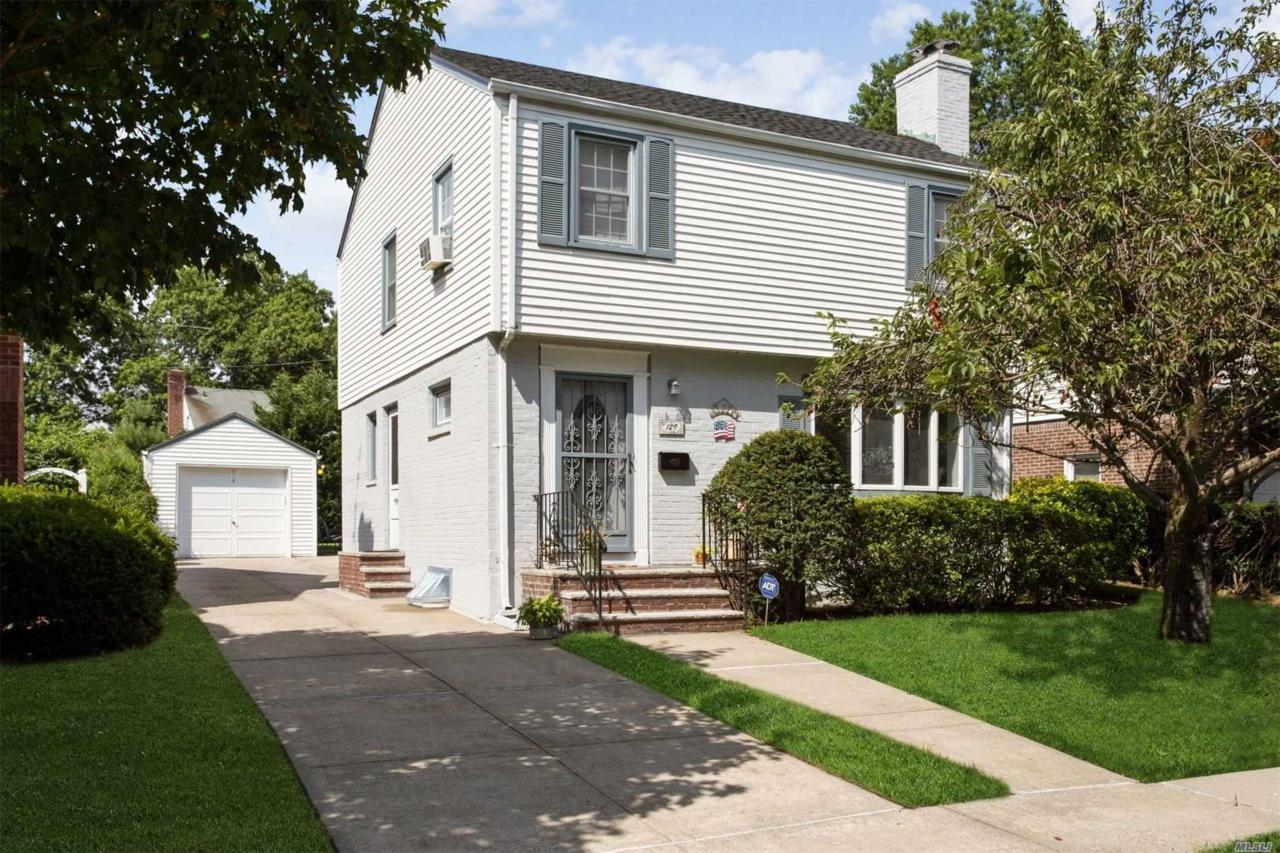 129 Beverly Ave - Photo 1