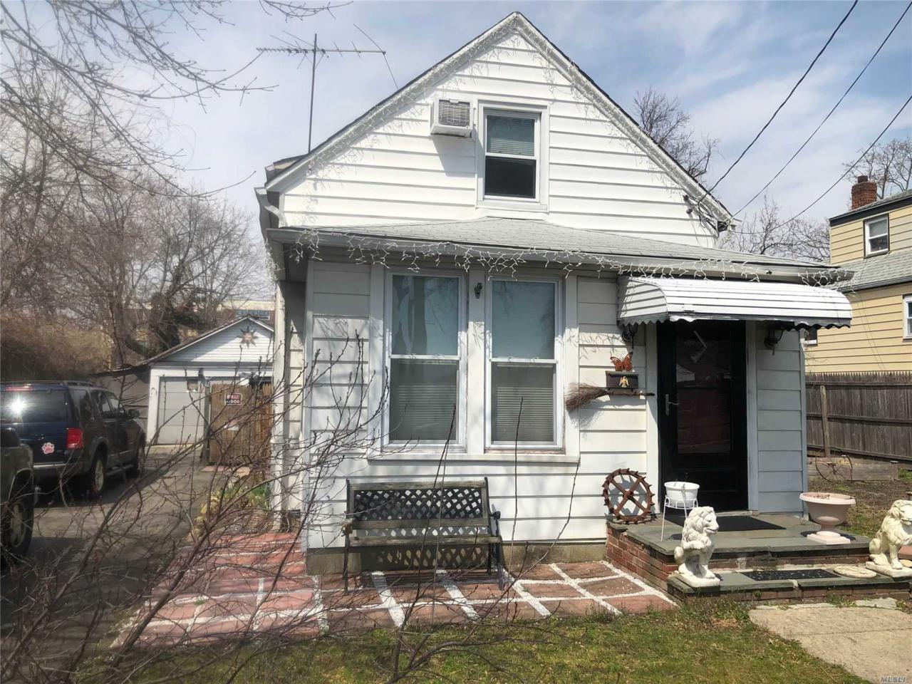 1182 Division St - Photo 1