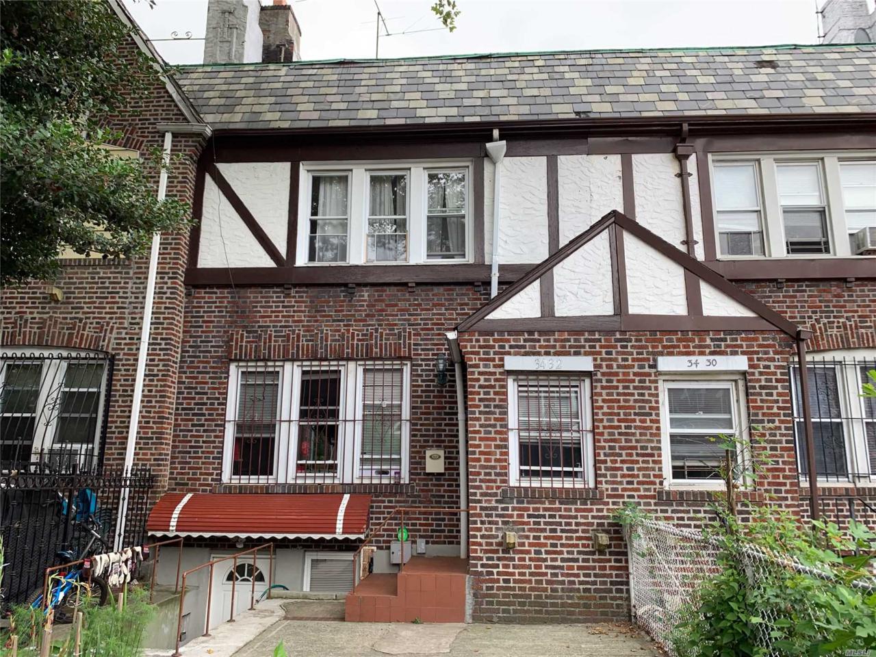 34-32 72 St - Photo 1