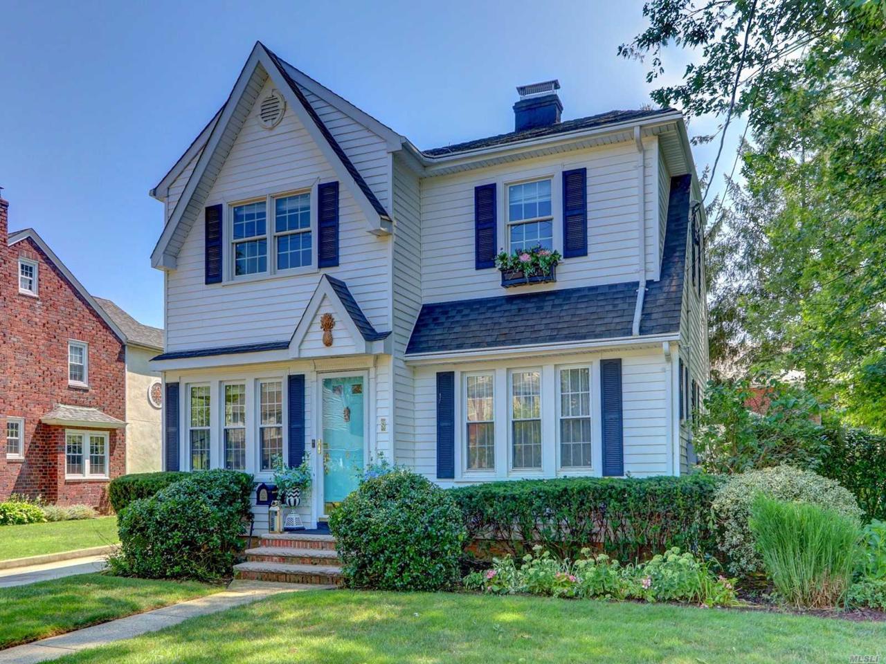 8 Harvard St - Photo 1