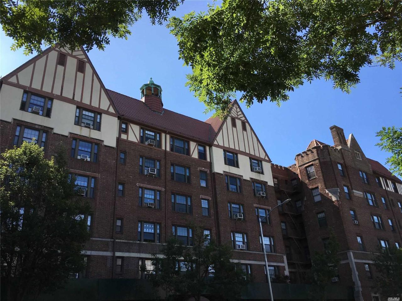 109-14 Ascan Ave - Photo 1