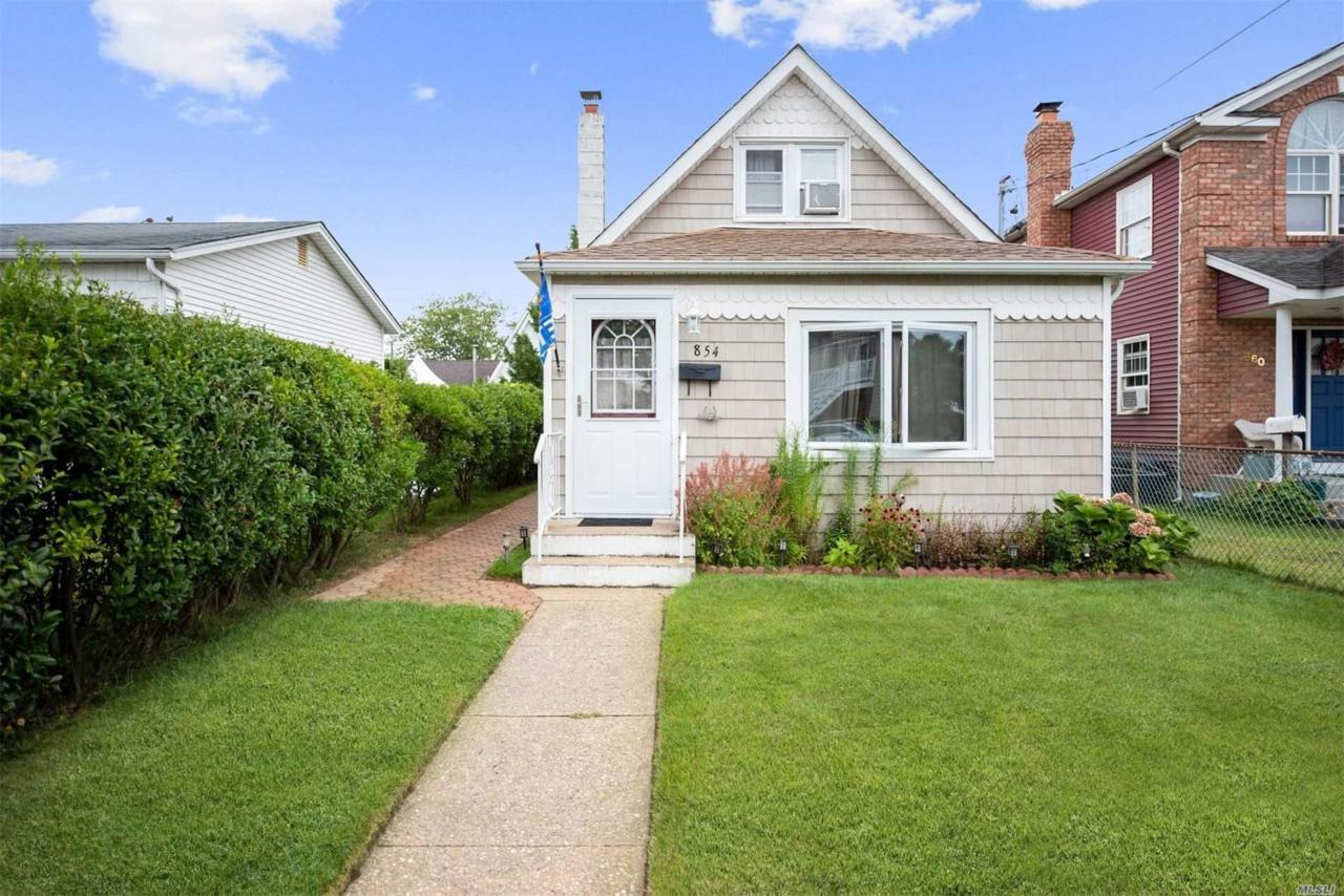 854 5th St - Photo 1