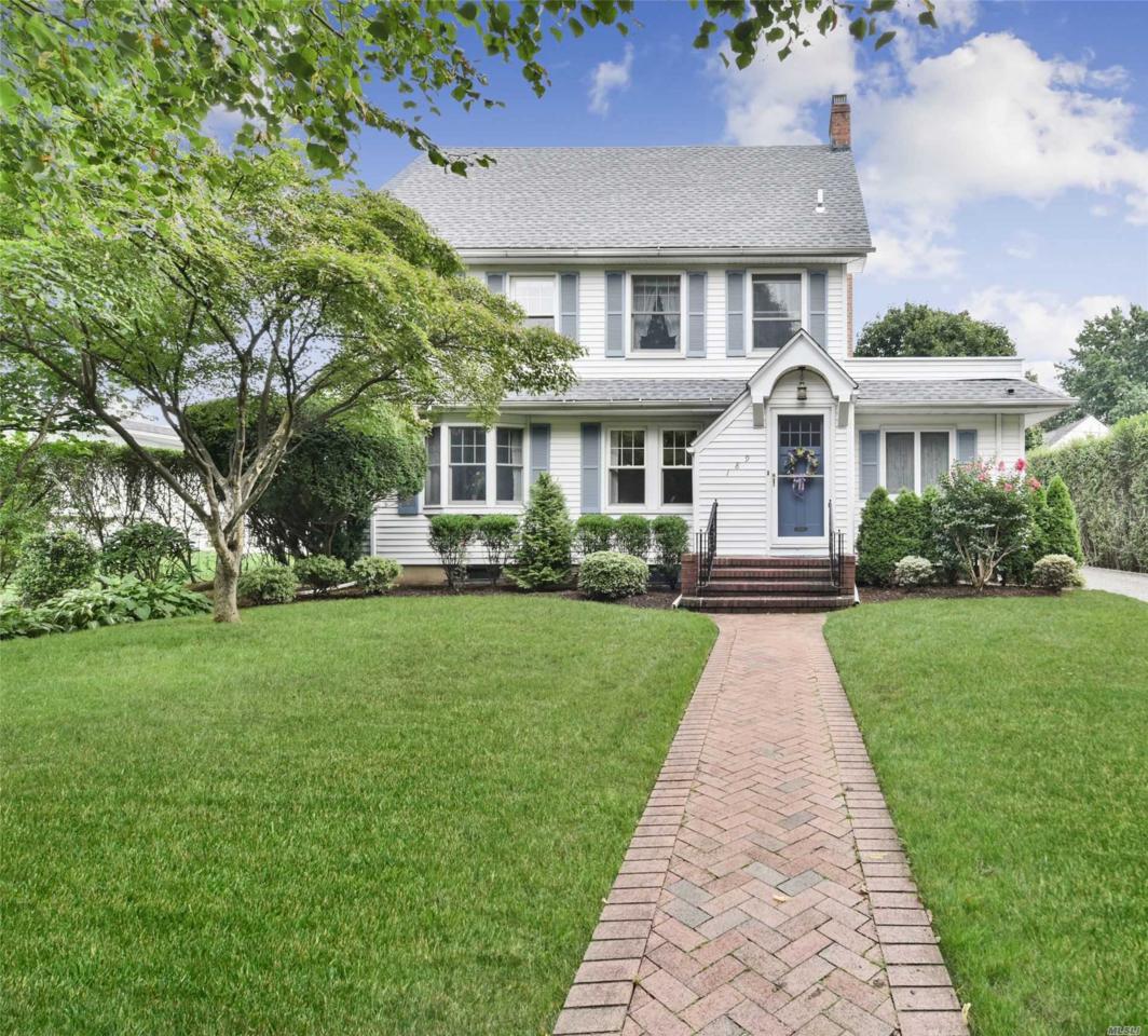 189 Nassau Blvd - Photo 1