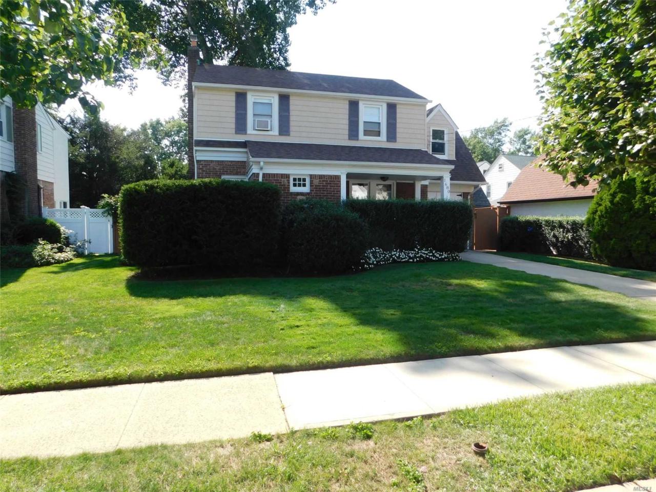 1680 Benedict Pl - Photo 1