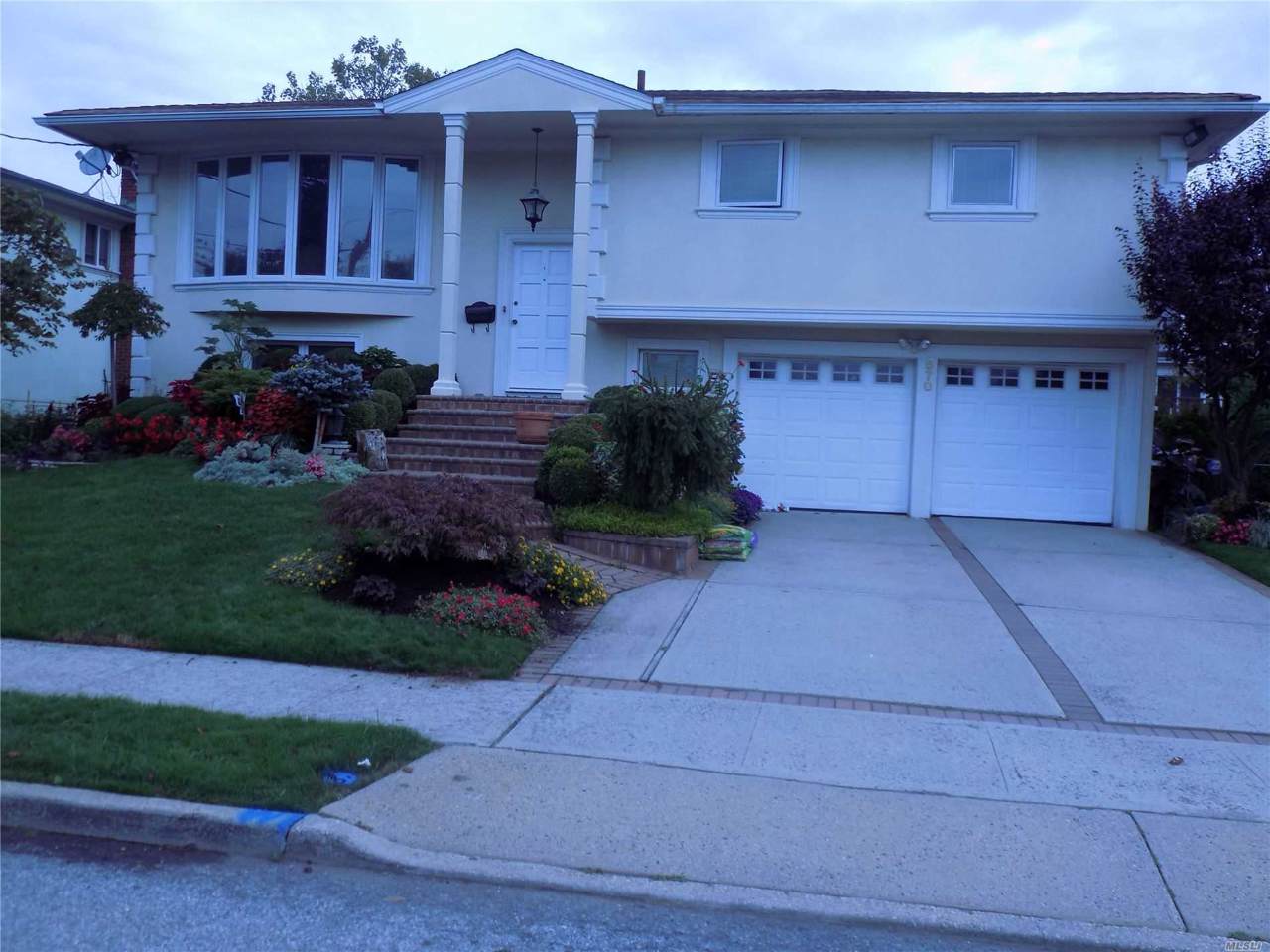 570 Howard Ave - Photo 1