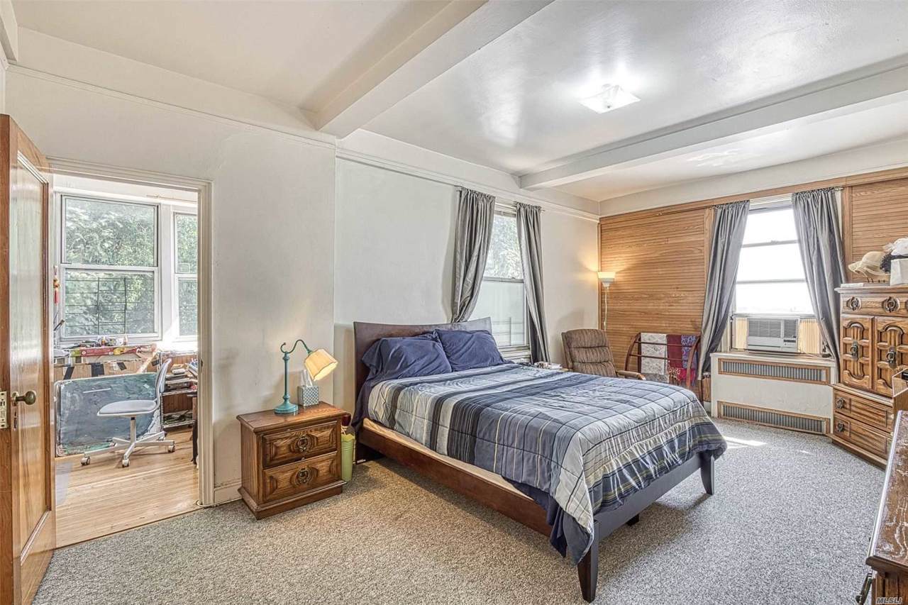 224 Highland Blvd - Photo 1