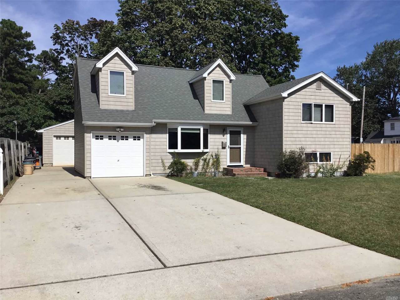 1 Fern Pl - Photo 1
