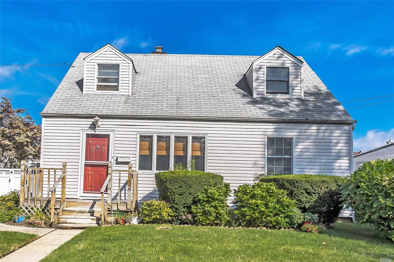 27 Peninsula Blvd - Photo 1