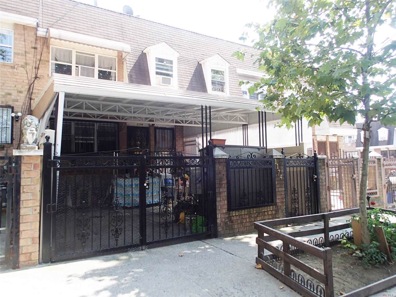 1174 Hancock St - Photo 1