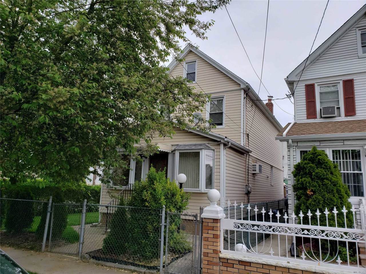 106-01 215 St - Photo 1