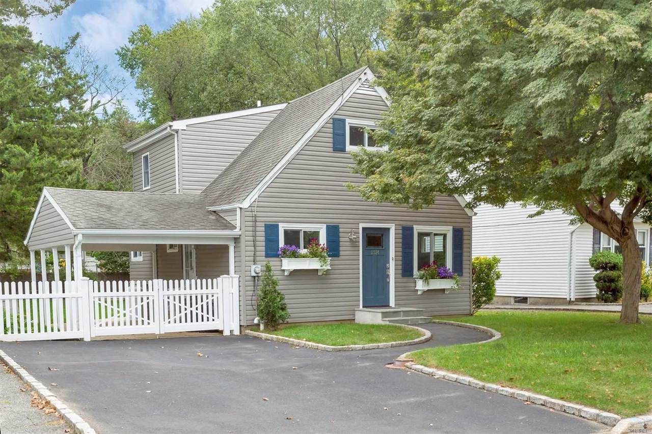 2324 New York Ave - Photo 1