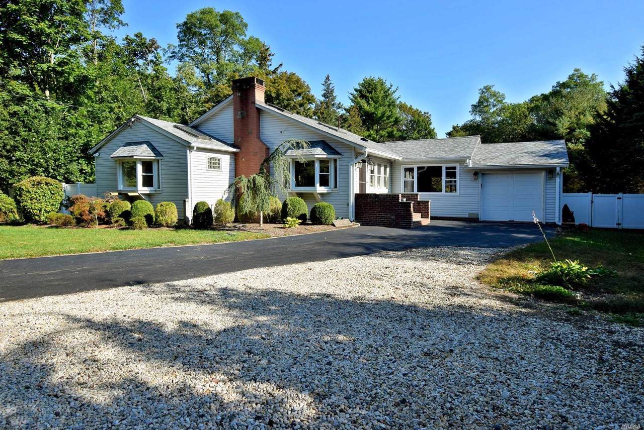226 Dix Hills Rd - Photo 1