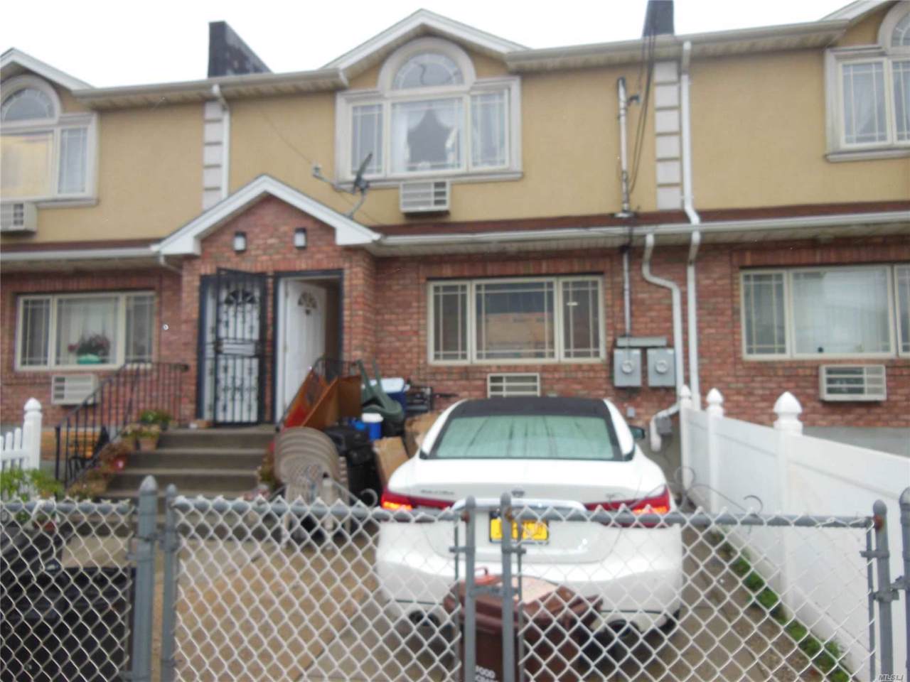14-31 Pinson St - Photo 1