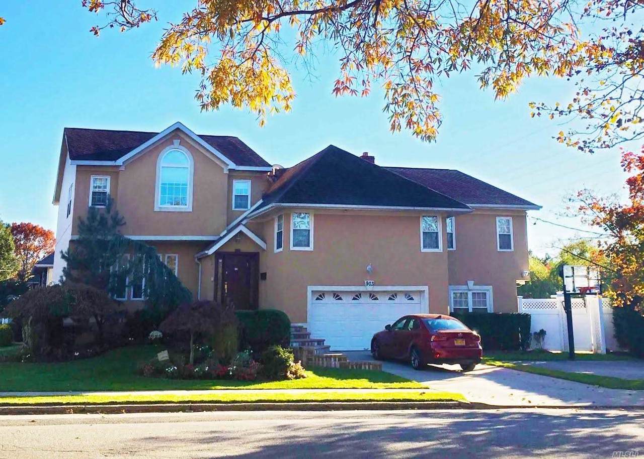 903 Woodmere Blvd - Photo 1