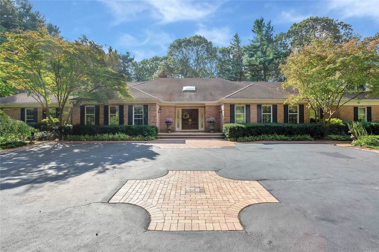 10 Laurel Woods Dr - Photo 1