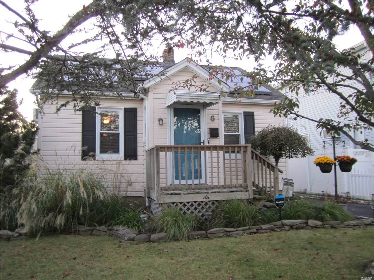 6 Frank Ave - Photo 1