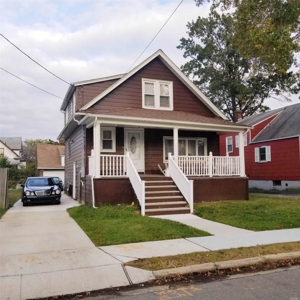 137 Nassau Ave - Photo 1