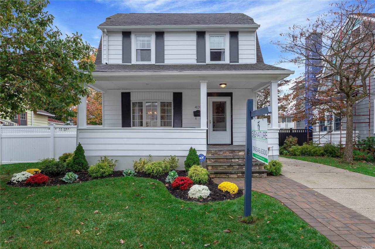 409 Clinton St - Photo 1