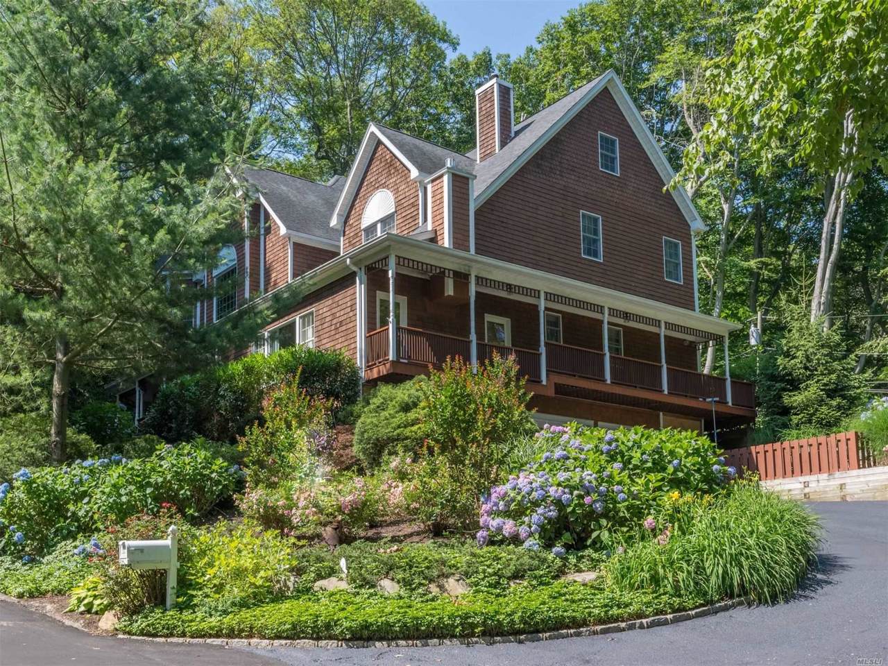 7 Lecluse Ln - Photo 1