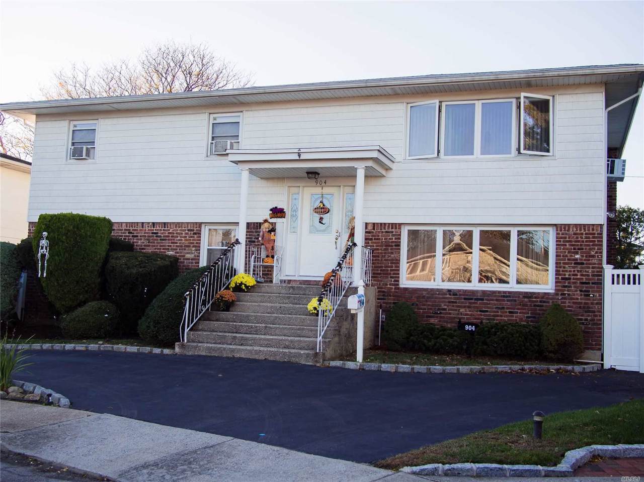 904 Jennie Ct - Photo 1