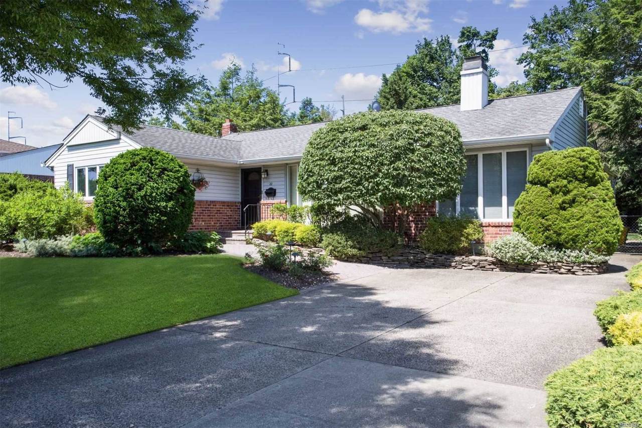 22 Edna Dr - Photo 1
