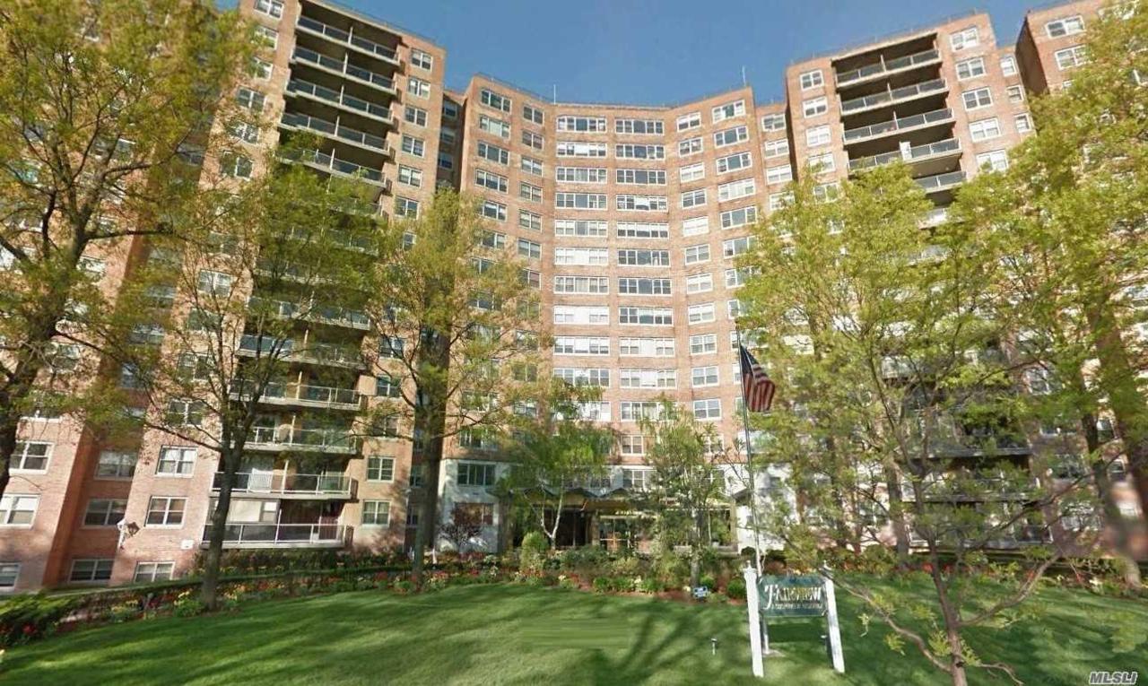 61-20 Grand Central Pky - Photo 1