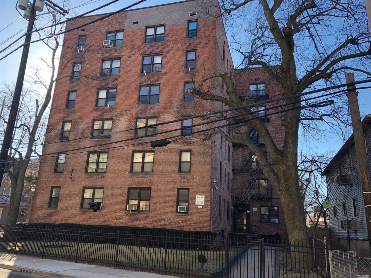 2287 Mott Ave - Photo 1