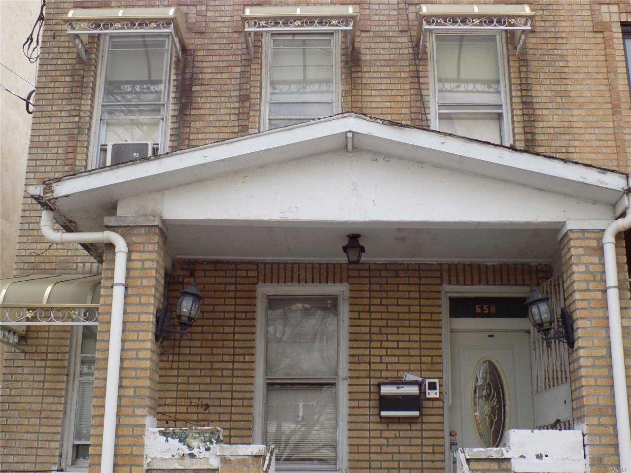 658 Alabama Ave - Photo 1