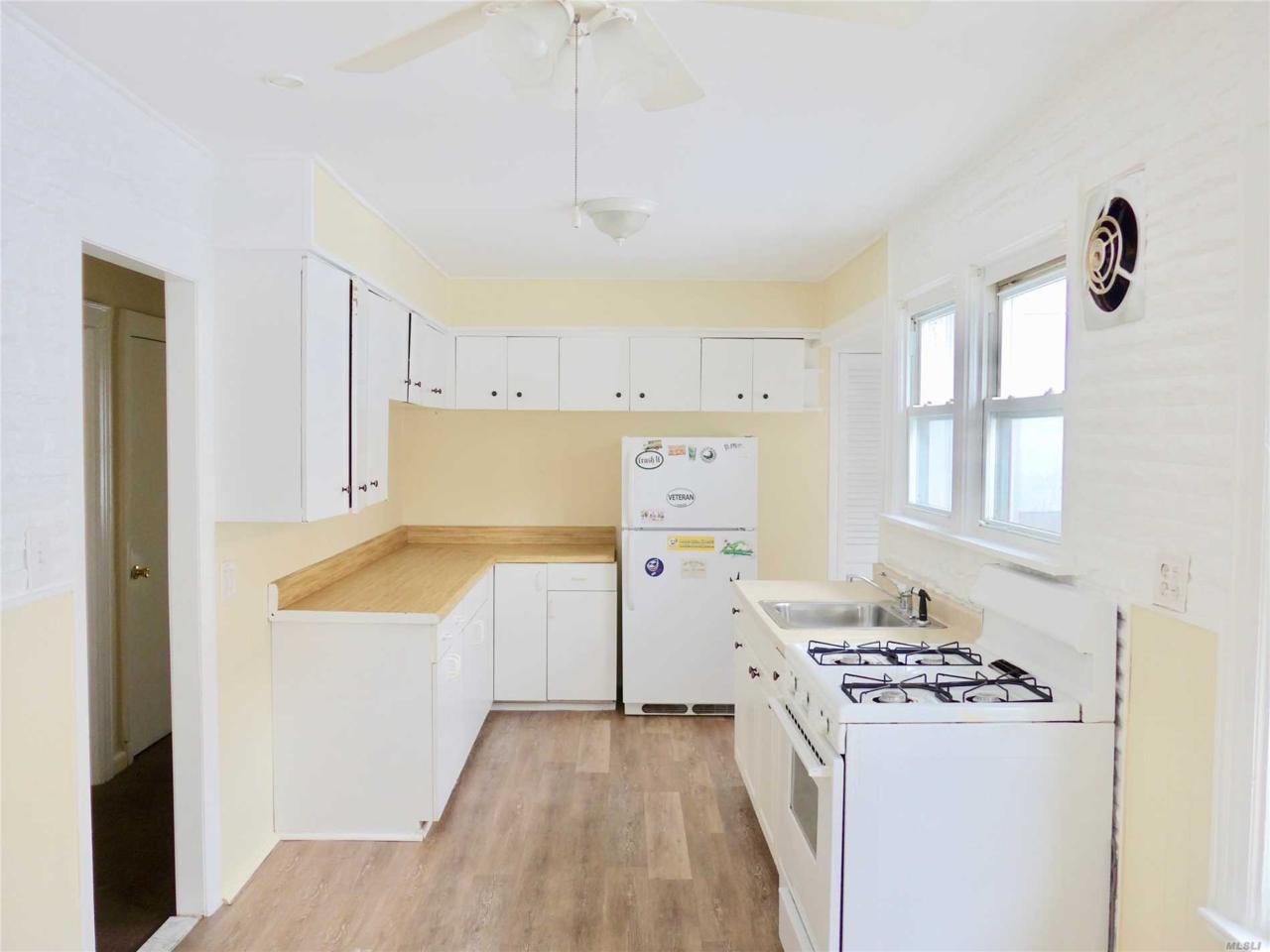 93 Georgia Ave - Photo 1